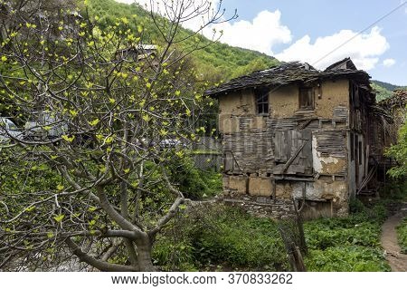Pirin, Bulgaria -  May 2, 2014: Old Houses From The Nineteenth Century In Village Of Pirin, Blagoevg