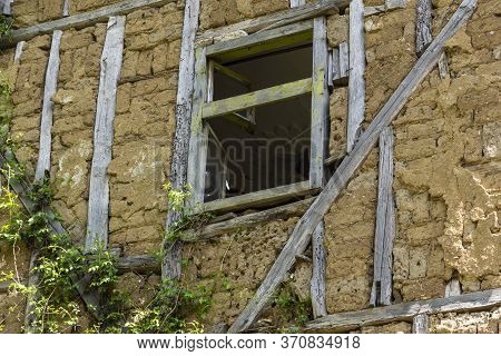Pirin, Bulgaria -  May 2, 2014: Old Houses From The Nineteenth Century In Village Of Pirin, Blagoevg