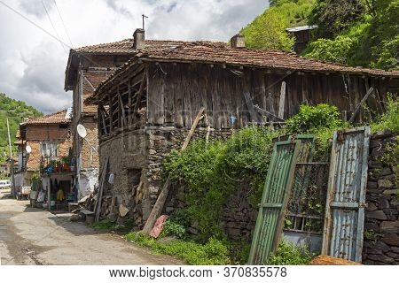 Pirin, Bulgaria -  May 2, 2014: Old Houses From The Nineteenth Century In Village Of Pirin, Blagoevg