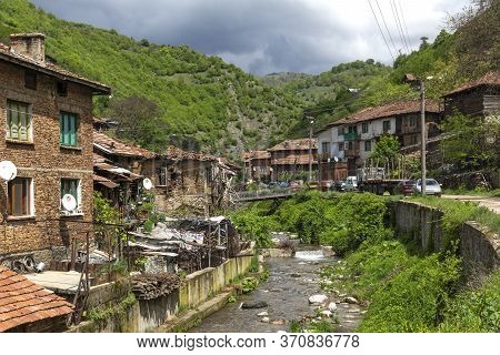 Pirin, Bulgaria -  May 2, 2014: Old Houses From The Nineteenth Century In Village Of Pirin, Blagoevg