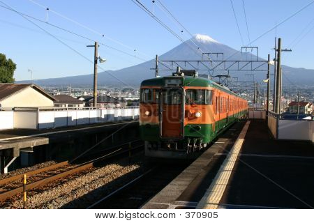 Yeşil ve turuncu tren