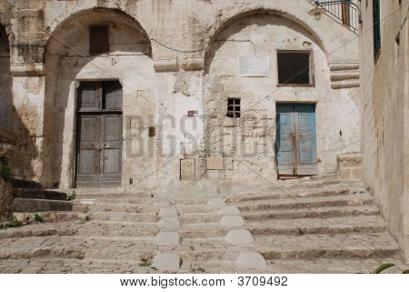 Puertas con pasos en Barisano Sassi