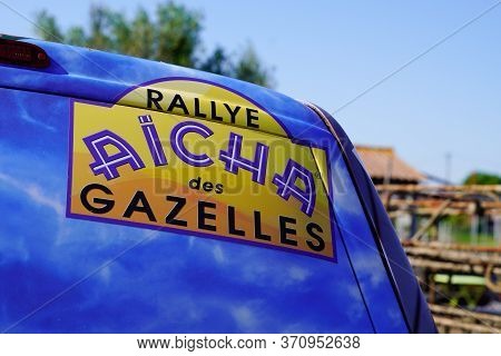 Bordeaux , Aquitaine / France - 06 01 2020 : Rallye Aicha Des Gazelles Logo Sign In Sporty Car Ready