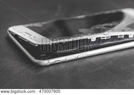 Swollen Lithium Polymer Battery In Smartphone, Explosive Smartphone