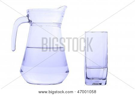 Caraffa e bicchiere con acqua