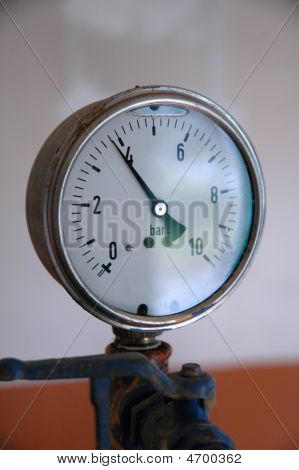 Miernik ciśnienia wody w hydrauliczne sieci