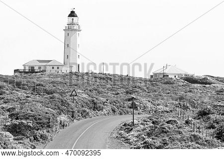 Gansbaai, South Africa - Sep 20, 2022: Danger Point Lighthouse Near Gansbaai In The Western Cape Pro