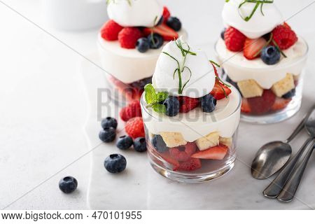 Berry Pound Cake Trifle With Cream Cheese Mousse And Whipped Cream