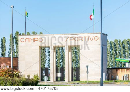 Tresigallo,italy-may 2, 2021:strollin Among The Historical Buildings In Tresigallo During A Cloudy D