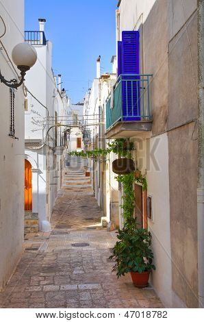 Vicolo. Ceglie Messapica. Puglia. Italia.