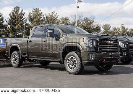 Kokomo - Circa February 2023: Gmc Sierra 2500 Crew Cab Display At A Dealership. Gmc Offers The Sierr