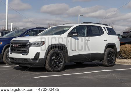 Kokomo - Circa February 2023: Gmc Terrain Suv Display At A Dealership. Gmc Offers The Terrain In Sle