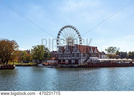 Gdansk, Poland - Sept 9, 2020: Ferris Wheel On The Granary Island In Gdansk, Poland
