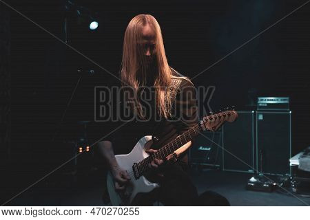 Mt. Clemens, Michigan -usa- January 28, 2023: Xyz Performing At The Emerald Theatre As Special Guest