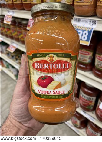 Grovetown, Ga Usa - 01 13 23: Grocery Store Hand Holding Bertolli Spaghetti Sauce
