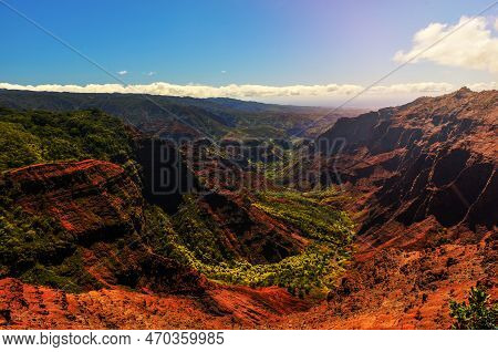 Puu Hinahina Lookout In Waimea Canyon Of Kauai Hawaii