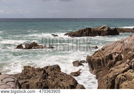 The View Of Seascape With Rocks And Blue Sea In A Sunny Day, Near Mangawhai Heads, Auckland, New Zea