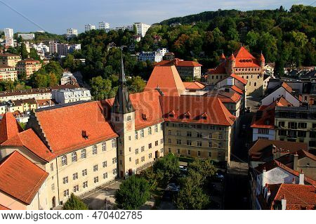 Lausanne, Switzerland-09.13.2018: Photo With The View Of The Gymnasium De La Cite And The Castle Cha