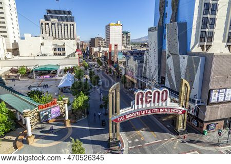 Reno, Usa - June 17, 2012: The Reno Arch  In Reno, Nevada. The Original Arch Was Built In 1926 To Co