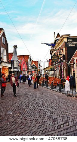 Volendam, Nederlandene