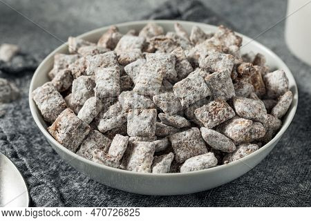 Homemade Sweet Muddy Buddy Puppy Chow