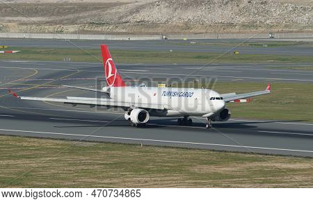 Istanbul, Turkiye - October 01, 2022: Turkish Airlines Cargo Airbus A330-243f (1722) Landing To Ista