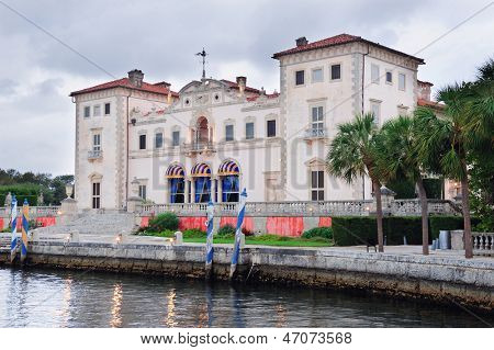 Museo Vizcaya Miami a waterfront