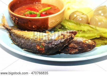 Shrimp Paste And Mackerel Chili Paste Is A Thai Food With Sour And Spicy Taste. And Sweet To Eat Wit