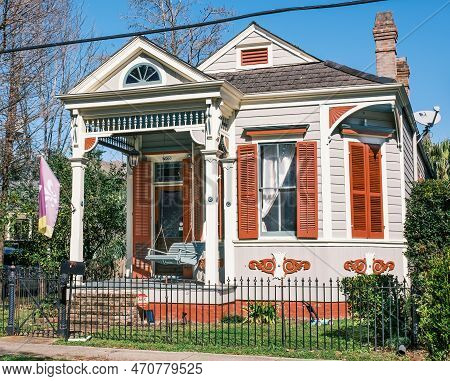New Orleans, La - February 4: Full Front View Of Historic (built In 1895) Queen Anne Cottage At 7935