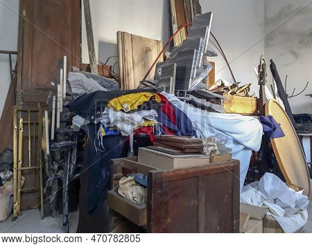 Interiror Day Scene Messy Room Background Photo
