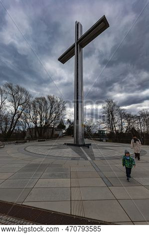 Gdynia, Poland - April 2022: Small Square With Viewpoint Kamienna Gora And Big Cross At Center