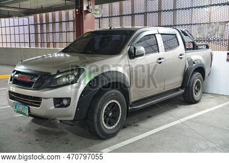 Paranaque, Ph - Nov 19 - Isuzu Dmax Pick Up At Tastefully Built Car Meet On November 19, 2022 In Par