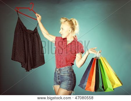สาวถุงช้อปปิ้งสไตล์ย้อนยุค