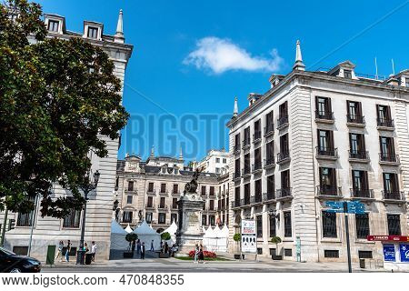 Santander, Spain - August 14, 2022: Cityscape Of The Old City A Sunny Day Of Summer. Plaza Porticada