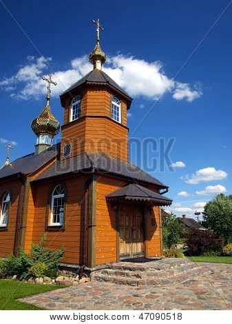 Maleriske træ ortodokse kirke i landsbyen Kostomloty i det østlige Polen