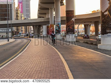 Dubai, Uae - 12.21.2022 - Busy Streets Of Al Barsha Area. City