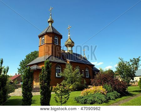Maleriske træ ortodokse kirke i landsbyen Kostomloty i det østlige Polen