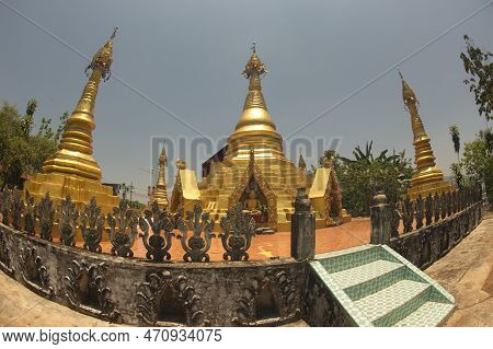 Kanchanaburi ,thailand - April 17,2016 : Golden Pagoda At Wat Somdet, A Historic Site In Amphoe Sang