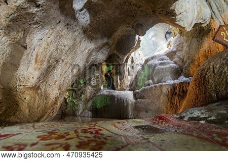 Thailand Prachuap Bang Saphan Ma Rong Cave