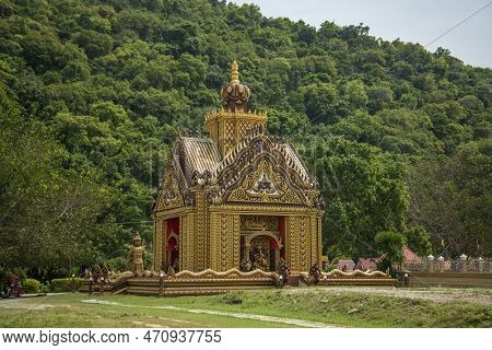 Thailand Prachuap Hua Hin Wat Khao Kalok