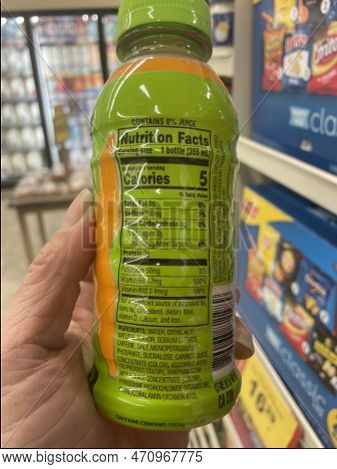 Grovetown, Ga Usa - 02 17 23: Grocery Store Hand Holding Gatorade Sports Drink Fast Twitch Nutrition