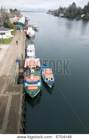 Bateaux et rivière