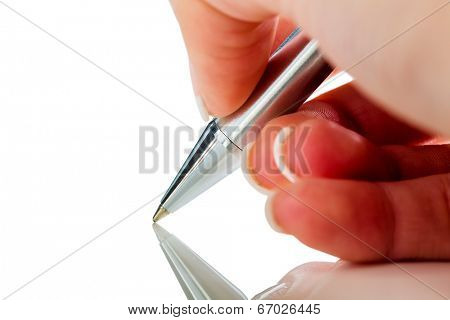 a hand with a fountain pen in the untrerschrift under a contract or testament.