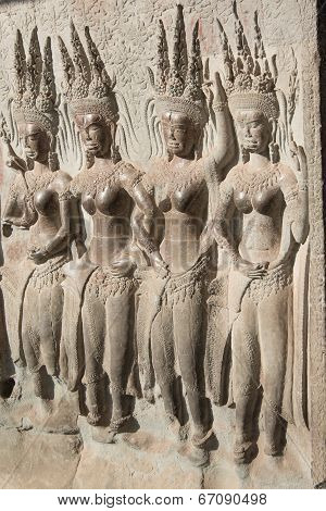 Bas-relief on the walls of the Angkor Watt