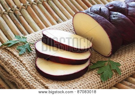 Treccia - Braided Mozzarella Cheese Marinated In Red Wine With Slices On Sackcloth