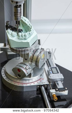 Machine For Surgical Dima Dental Prostheses