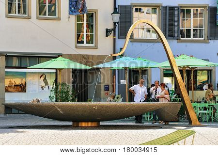 Fountain And People On Munsterhof Square In Zurich