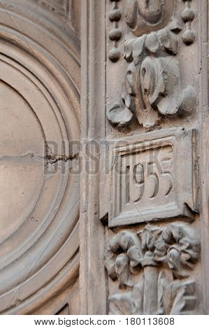 Old architectural symbols on the buildings of the USSR
