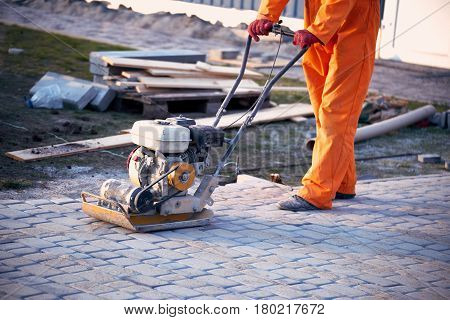 Construction of road coverings of blocks on the road section.
