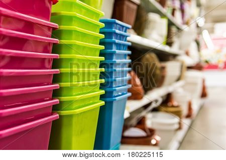 Many plastic washbowls of various colors in store